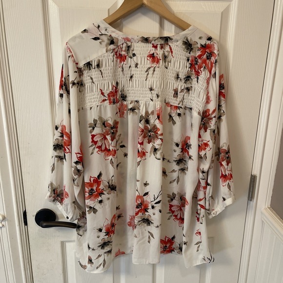 Rose + Olive Women's 2X floral Flowy button down blouse 3/4 Sleeves Cream - Picture 4 of 7